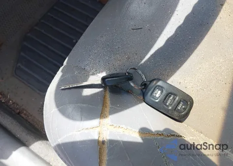 2005 Toyota Camry Xle V6 z USA, uszkodzony, nr VIN 4T1BF30K95U596781